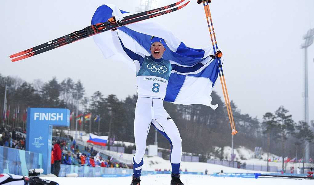 Iivo Niskanen juhlii olympiavoittoa PyeongChangissa 2018.