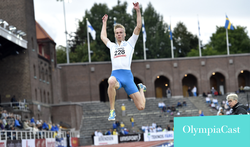Kristian Pulli hyppää kameraa kohti pituutta Suomi-Ruotsi-maaottelussa. Kuva: SUL